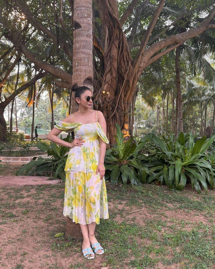 rakul-preeti-maldives-vacation-hot-photos